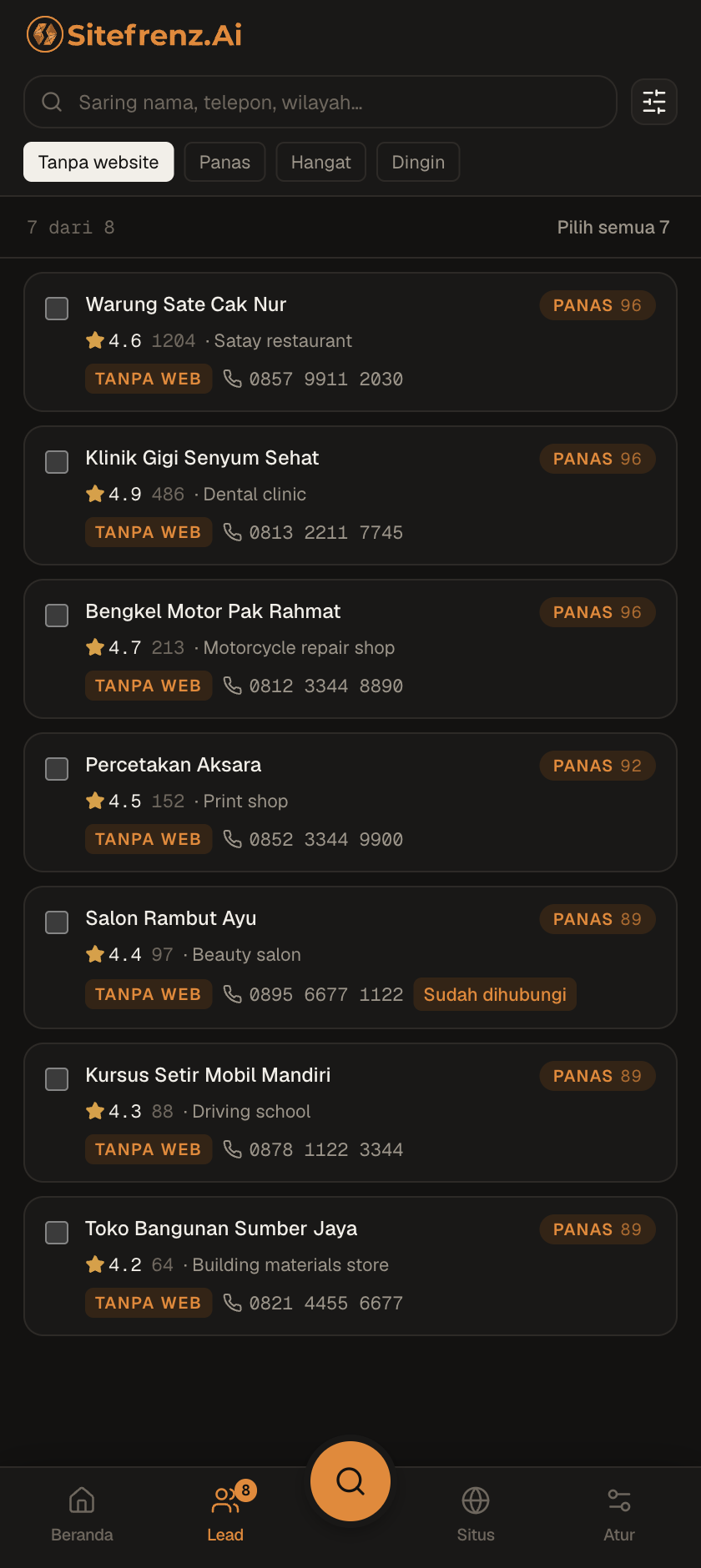 Daftar lead SiteFrenz dengan skor dan nomor telepon di tiap baris